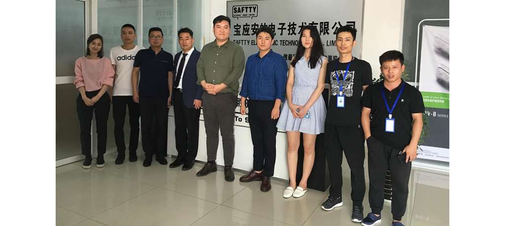 2019.09 Korean Distributor visited Yangzhou Factory of Saftty